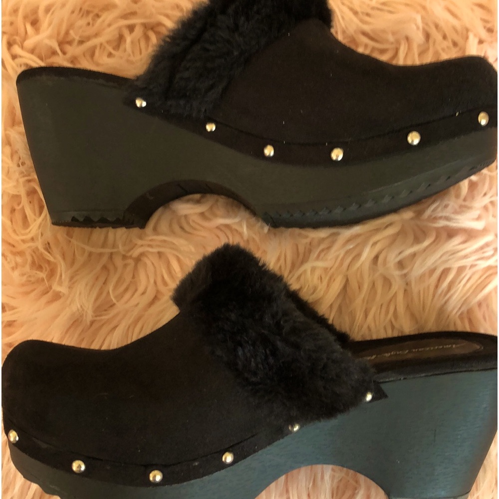 Brand new American Eagle Outfitters classic clog style. Sz 7.5 faux suede upper